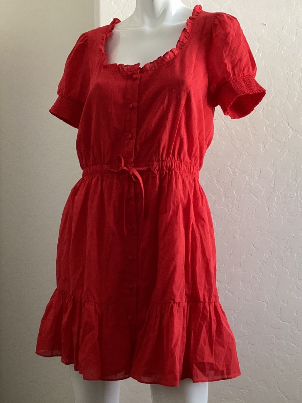 Alice + Olivia, sz 6, mini, red, short sleeves, Swiss dots, excellent condition